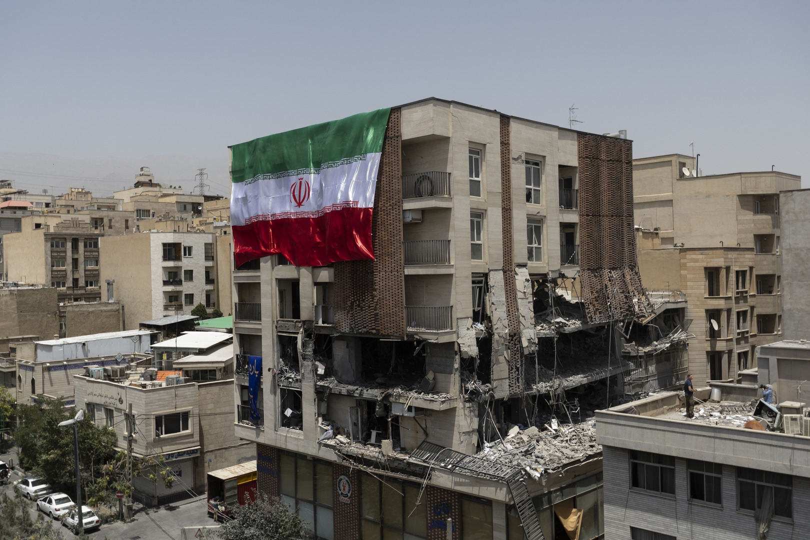 إيران تعلن إحباط مخططات لاغتيال عشرات المسؤولين وإسقاط النظام لتنصيب بهلوي كـ"دولة دمية"