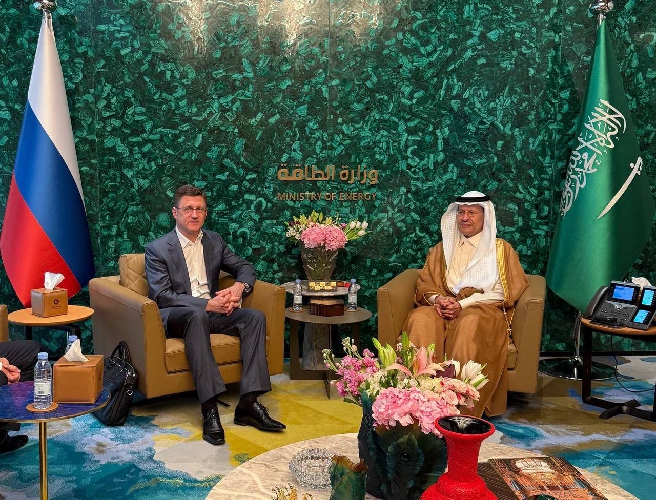 مباحثات روسية سعودية لتعزيز التعاون واستقرار أسواق النفط