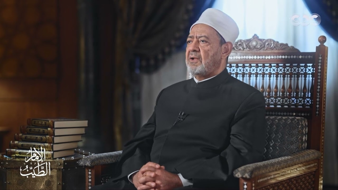 رئيس أركان الجيش الباكستاني يؤدي التحية العسكرية لشيخ الأزهر