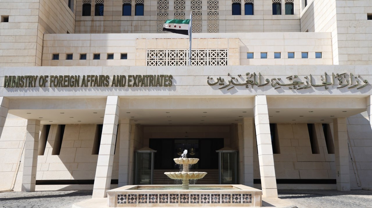 الخارجية السورية: لقاء تاريخي بين بوتين والشيباني يؤكد انطلاق مرحلة جديدة من التفاهم بين موسكو ودمشق