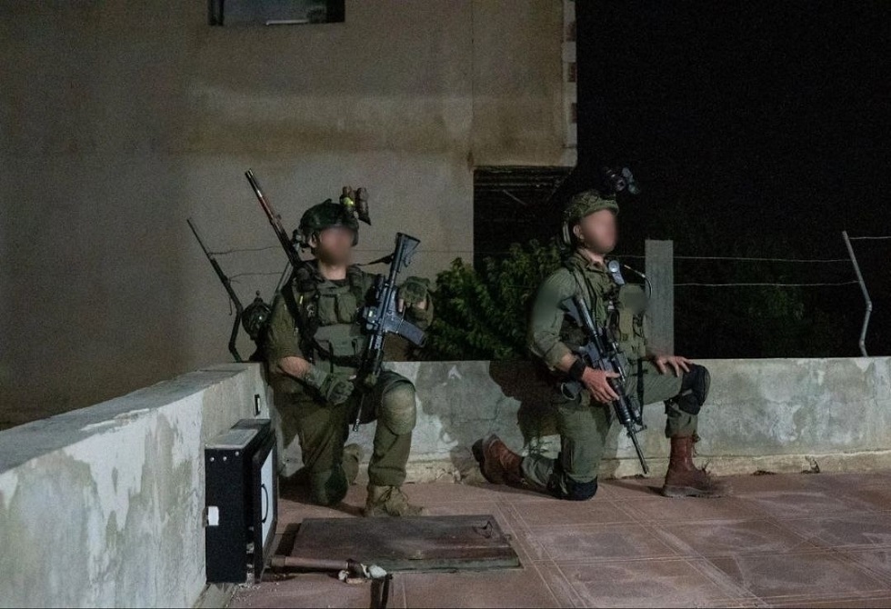 الجيش الإسرائيلي ينفذ 4 عمليات متزامنة في سوريا ويستجوب ويصادر أسلحة (فيديو+صور)