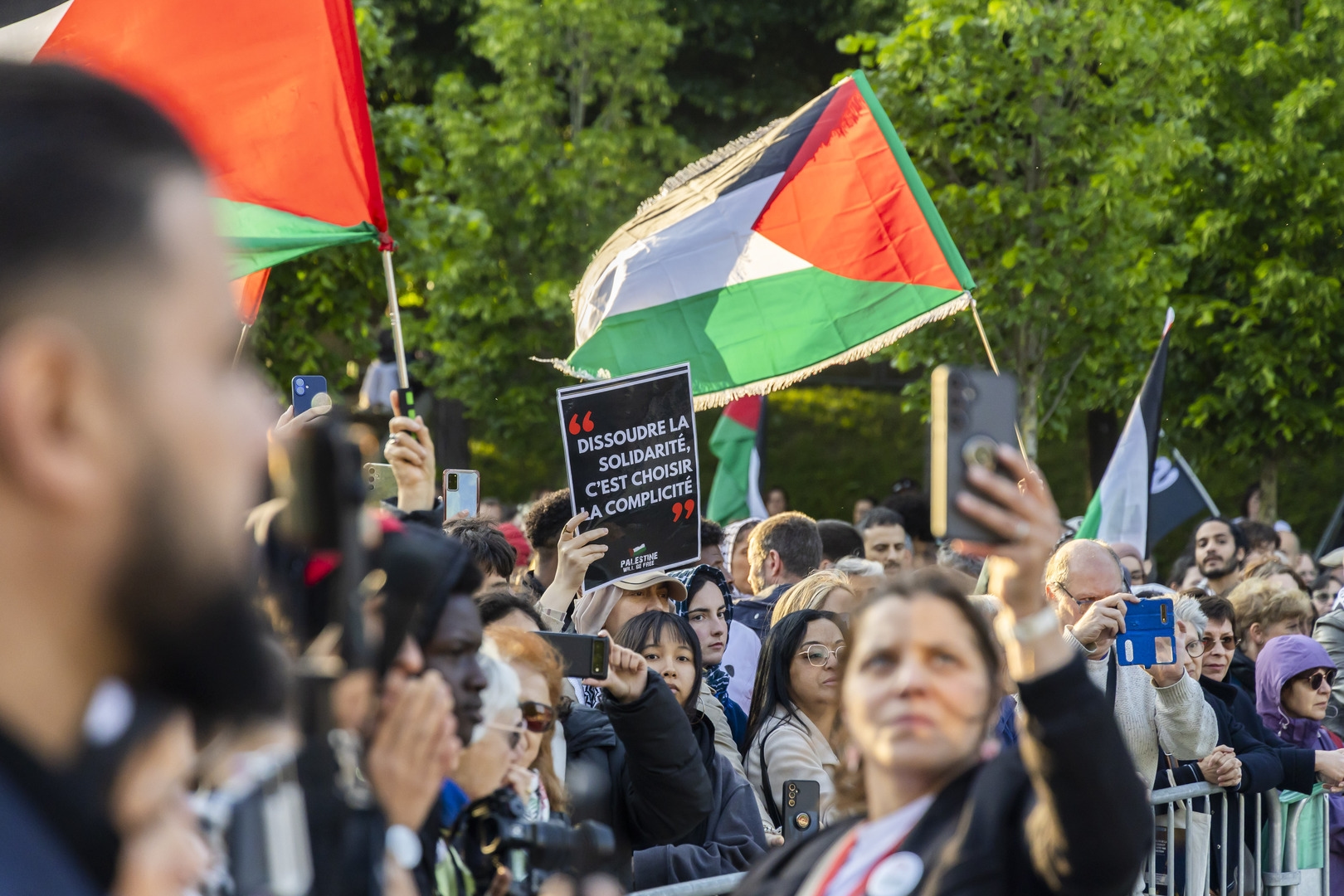 الطالبة الفلسطينية المتهمة بمعاداة السامية تغادر فرنسا إلى قطر