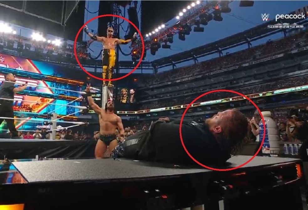 شاهد.. لوغان بول ينفذ قفزة "جنونية" في عرض "WWE SummerSlam"