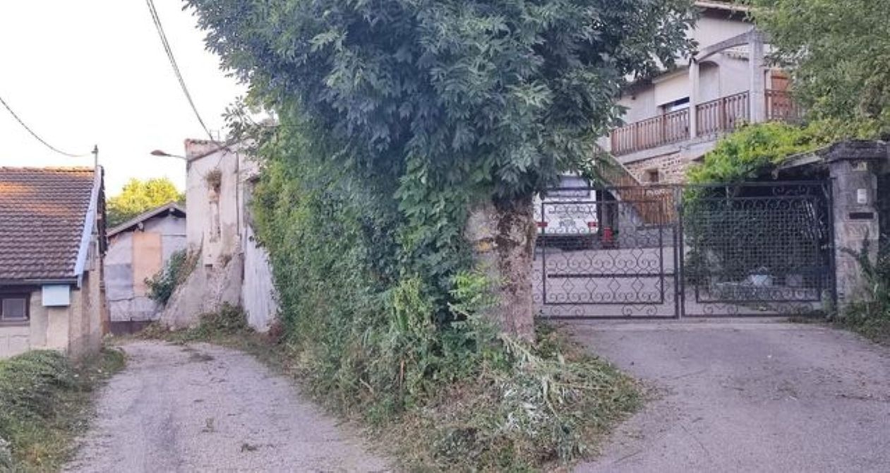 تعرض عمدة بلدة جنوب شرقي فرنسا لهجوم مسلح وفرار المهاجم