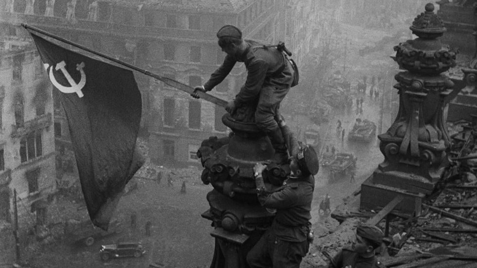 روسيا تستعد لإنتاج فيلم سينمائي عن لحظة رفع علم النصر فوق الرايخستاغ