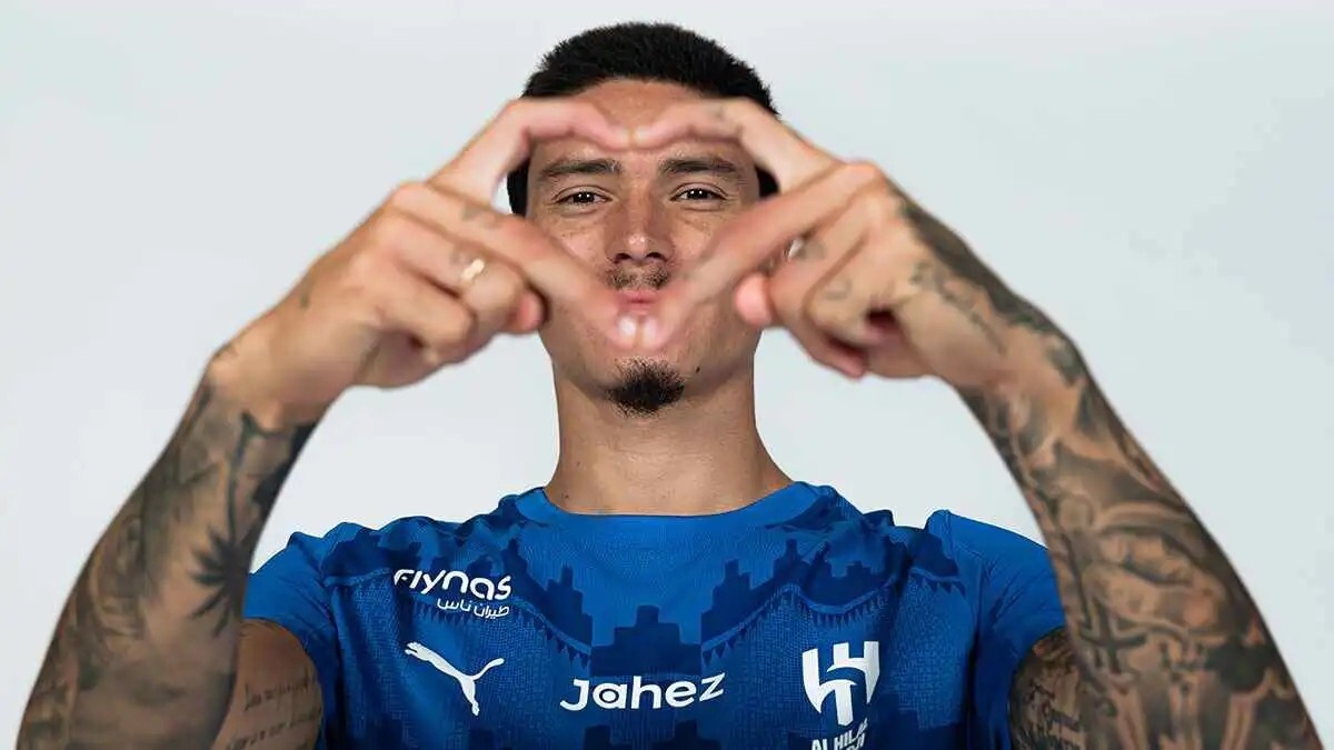 نجم الهلال الجديد يرد على رسالة محمد صلاح (صورة)