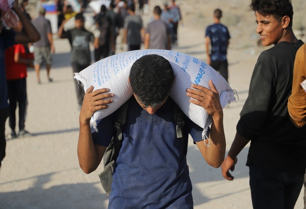 قبرص ترسل 1200 طن من المساعدات الإنسانية إلى قطاع غزة