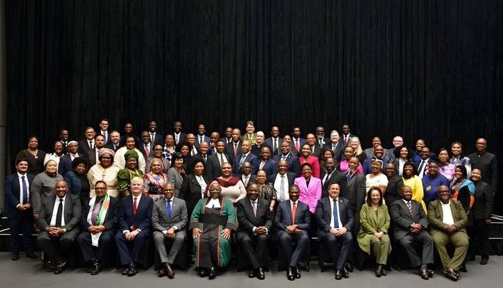 SA must establish a clear separation of powers between the executive and parliament