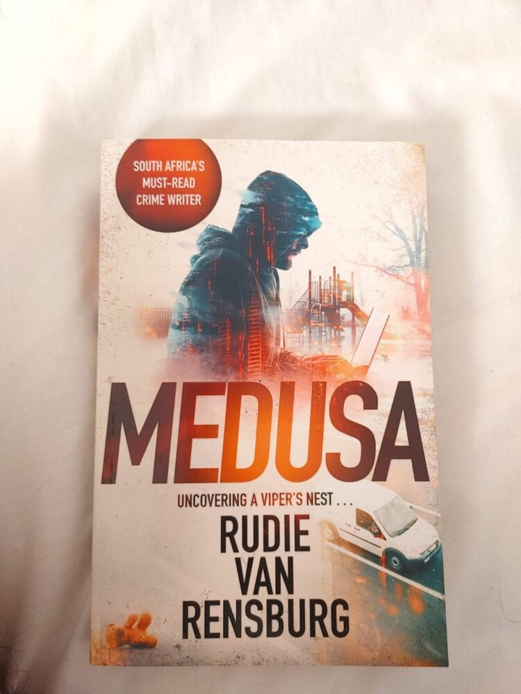 Through interlaced fingers: Reading Medusa as a Father