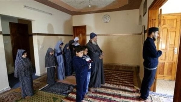 هل تحصل جماعة الرجل في البيت مع زوجته على ثواب الصلاة؟ الإفتاء توضح الأمر