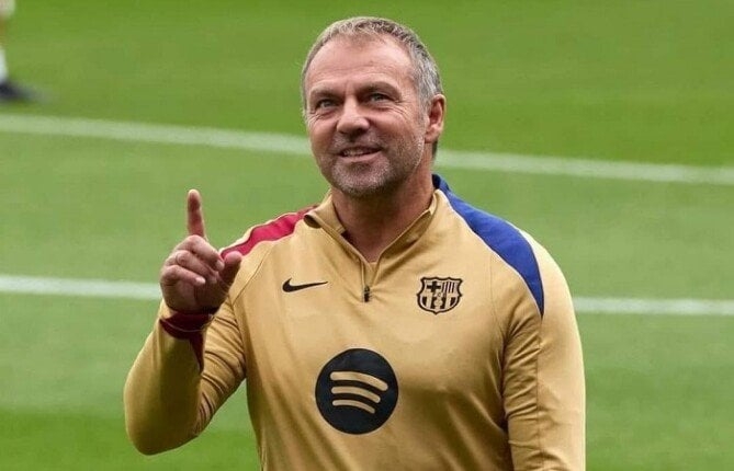 برشلونة يسعى لتجديد عقد «فليك» لموسم آخر!