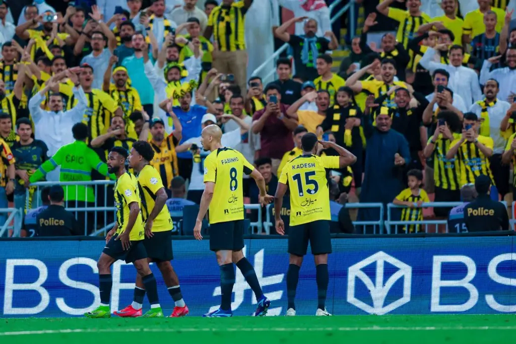 بعد التعادل مع الأخدود.. أسطورة الهلال: «الاتحاد يتدلع على الدوري السعودي»