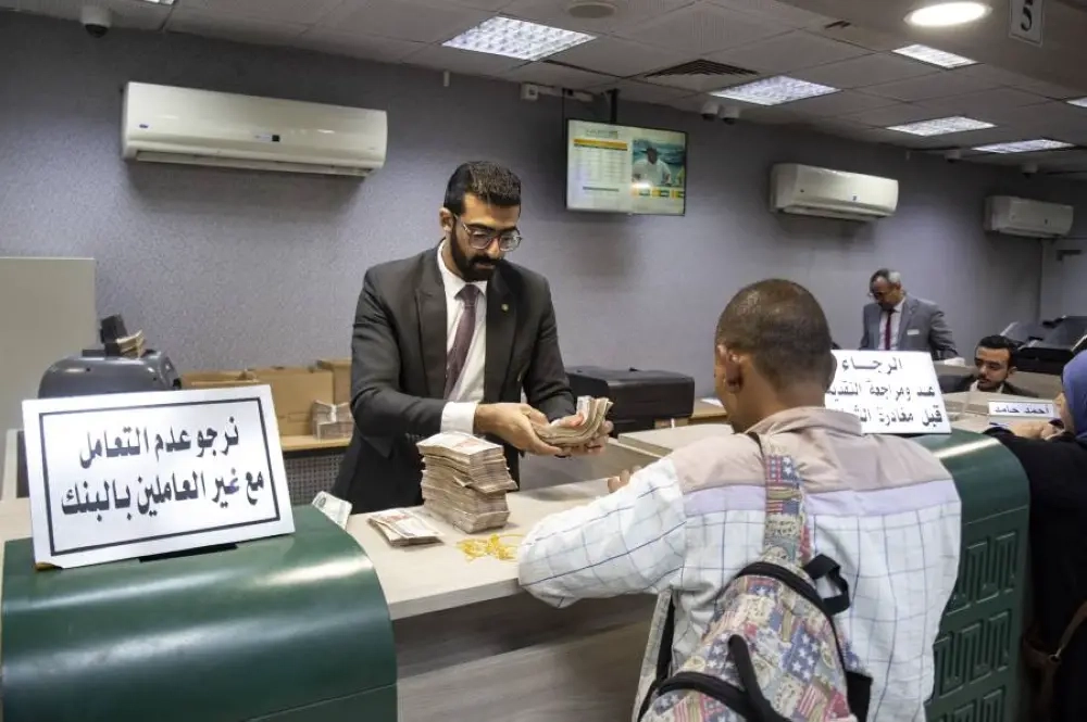 خفض الجنيه يُعيد تحويلات المصريين بالخارج في 2024.. وتوقعات بالمزيد