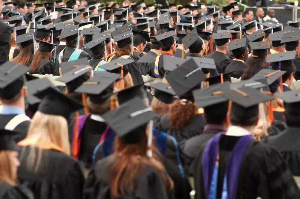 رائد أعمال أميركي للشباب: توقفوا عن أخذ قروض طلابية فالشهادات الجامعية بلا قيمة