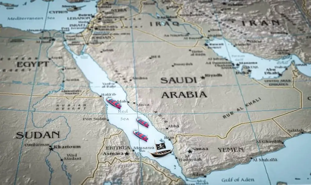 ماذا يعني طلب ترامب إعفاء السفن الأميركية من الرسوم بقناتي السويس وبنما؟