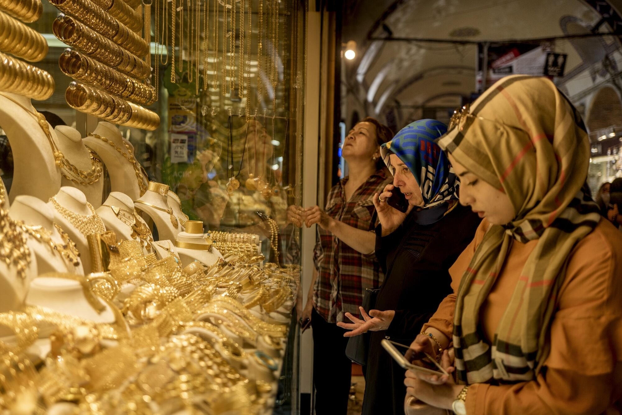 سعر الذهب اليوم الأحد 23 مارس 2025.. تحديث لحظي