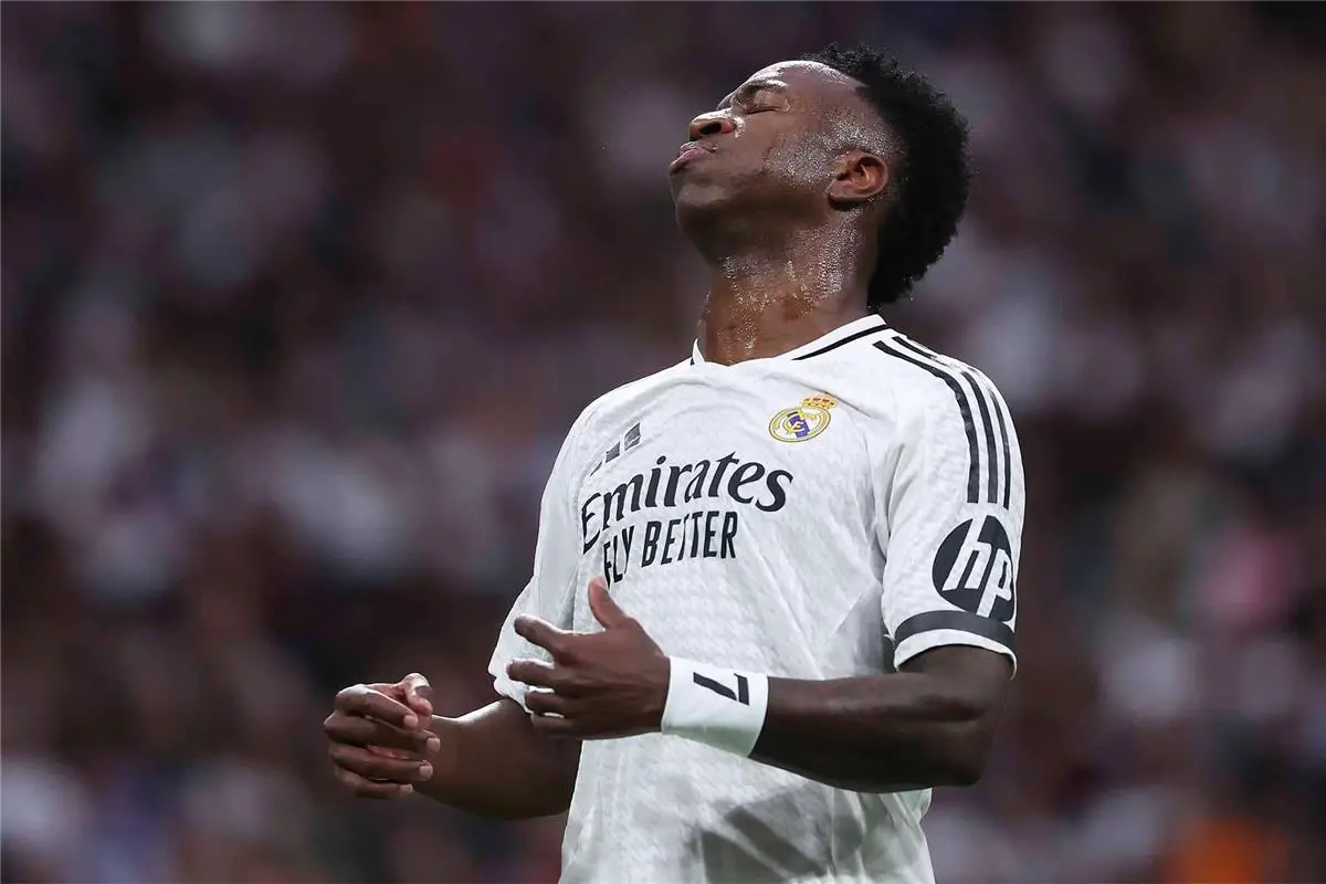 فينيسيوس في مرمى النيران.. بين غضب زملائه وصافرات استهجان جماهير ريال مدريد