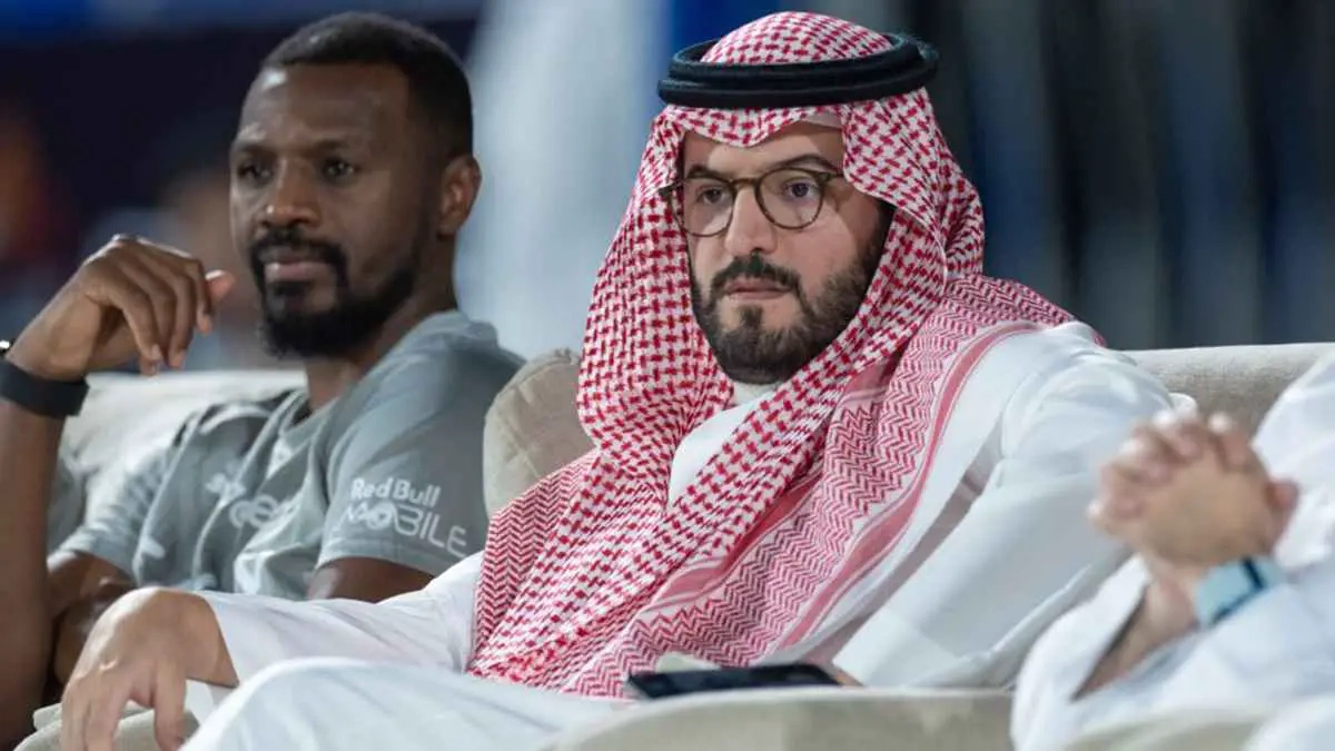 لن يرحل.. أسطورة الهلال يحسم مصير فهد بن نافل (فيديو)