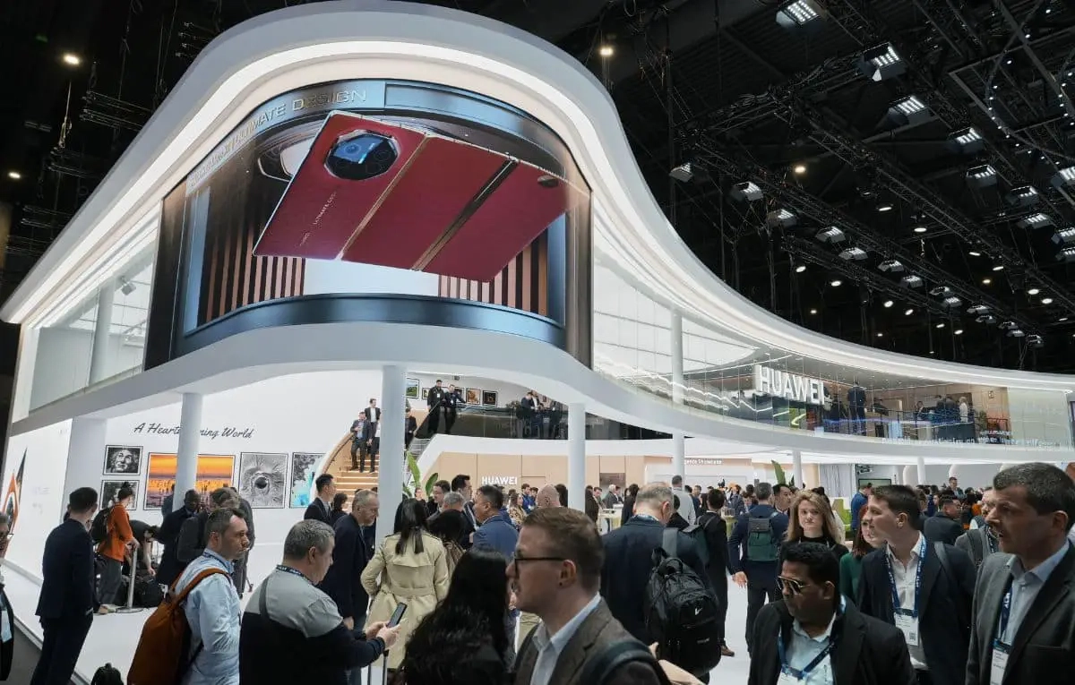 هواوي تُبهر زوار MWC 2025 بهاتف Mate XT القابل للطي ثلاثيًا وتقنيات متقدمة