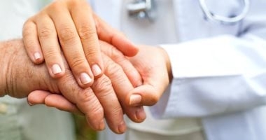 إيدك بتترعش .. فتش عن هذه الأسباب العشرة وابحث عن العلاج