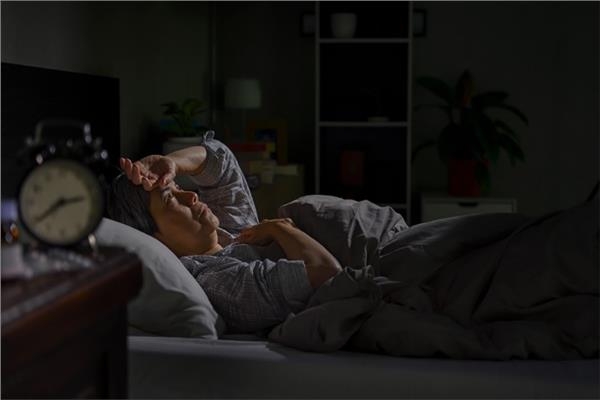 لماذا يصبح النوم أصعب مع التقدم في السن؟