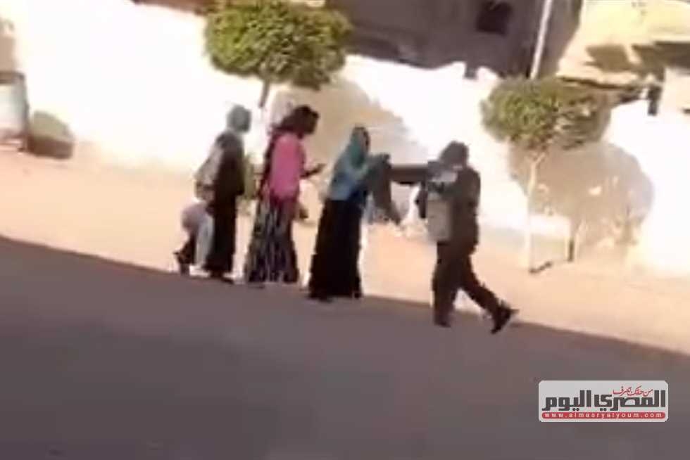 إحالة الطالبتين المعتدى عليهما من جانب مدير مدرسة بالبحيرة للجنة الانضباط