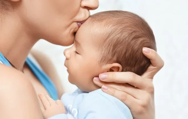 طرق للاهتمام بالمولود الجديد ومعلومات تهمك عن ملامحه ولون بشرته