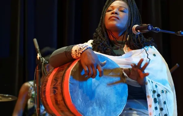وفاة الفنانة السودانية آسيا مدني