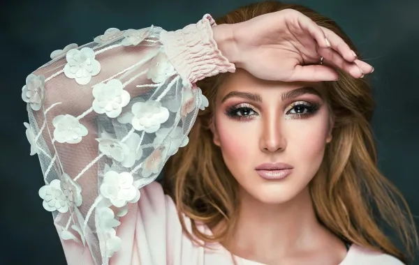 عبارات مُلهمة واقتباسات من المشاهير عن الجمال