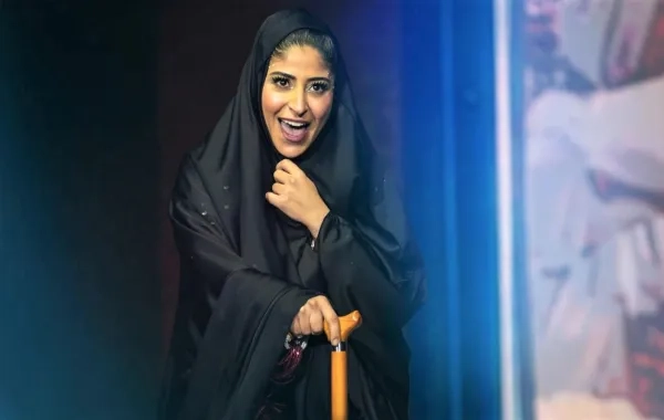بدموع صادقة وقبلة على جبينه.. #شجون_الهاجري تشارك جمهورها لحظات مؤثرة مع والدها المريض وتطلب الدعاء