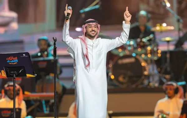 ليلة بيضاء استثنائية تجمع عايض وسلطان المرشد وموضي الشمراني في عرض حي لا يُفوّت على مسرح أبو بكر سالم