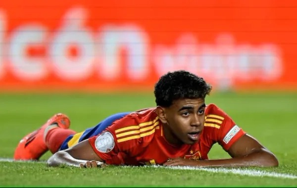 الركراكي يوضح سبب تفضيل لامين يامال تمثيل منتخب إسبانيا على المغرب