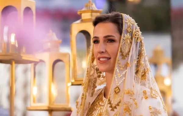 في يوم ميلادها.. شاهدي كيف نسقت الأميرة رجوة الحسين مجوهراتها العصرية بأسلوب ملكي