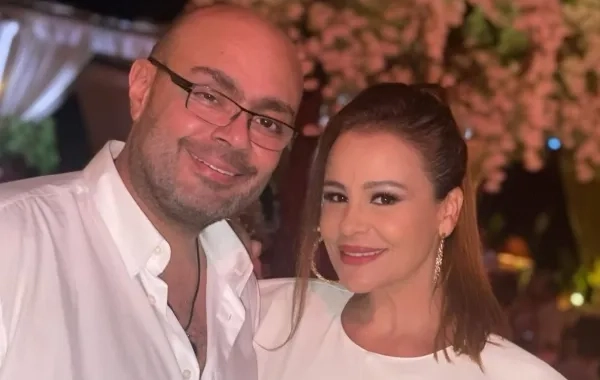 بعد وفاته.. من هو المنتج وليد مصطفى زوج الفنانة كارول سماحة؟