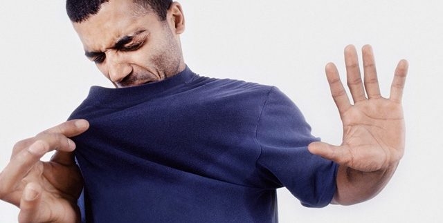 رخيصة وآمنة.. وصفات طبيعية للتخلص من رائحة العرق الكريهة