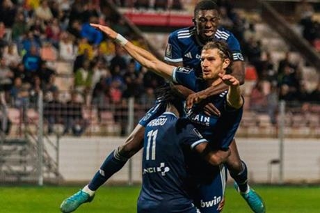 تحت ملكية عائلة ملياردير شهير.. باريس جديد يصعد رسميا للدوري الفرنسي