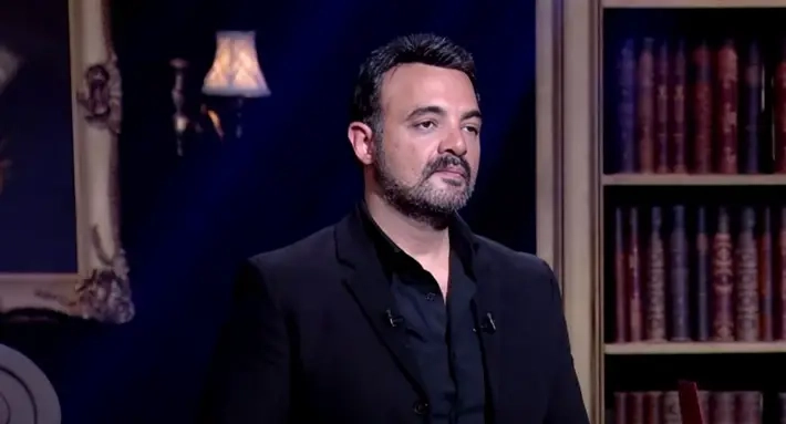 هل يقدم مسلسل عن السيرة الذاتية لوالده؟ عمرو محمود ياسين يجيب