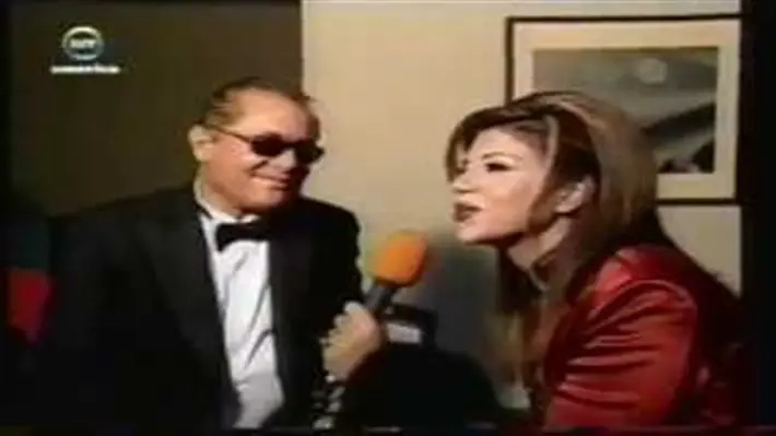 فيديو نادر من 2006 … بوسي شلبي لمحمود عبد العزيز: نجم مصر العظيم الفنان الكبير زوجي العزيز