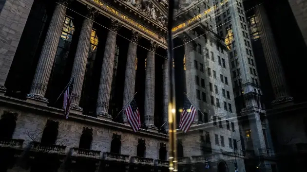 أسهم Tesla تخسر 52 مليار دولار في يوم واحد.. وسهم GameStop يحلق مرتفعاً