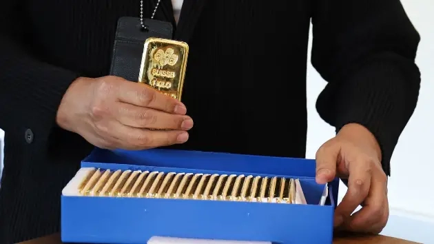 الذهب يرتفع لأعلى مستوياته على الإطلاق وسط حرب التعرفات الجمركية