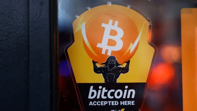 رغم تراجعها الأخير.. ستاندرد تشارترد يتوقع وصول بتكوين إلى 500 ألف دولار في فترة ترامب