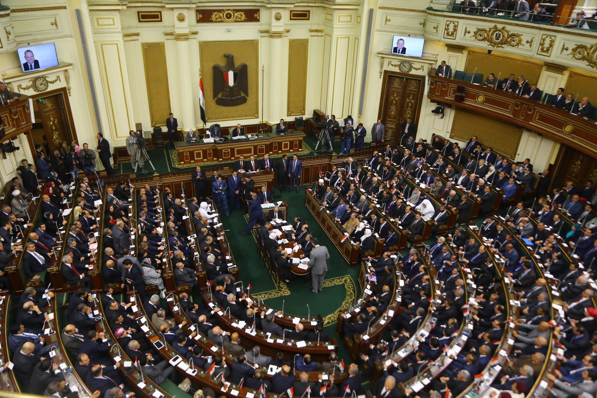 البرلمان يفتح النار على البيروقراطية.. تسهيلات جديدة لجذب أفلام هوليوود لمصر
