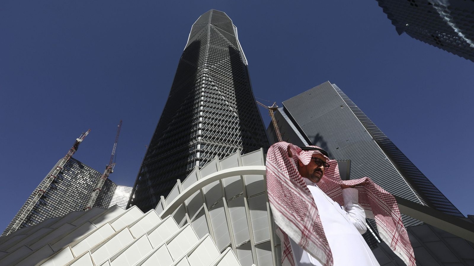 السعودية تعيد الحسابات وشركات الاستشارات في مأزق