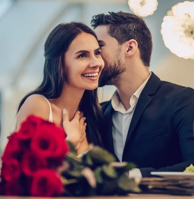 من هم الرجال الأكثر رومانسية وكيف يعبرون عن حبهم؟