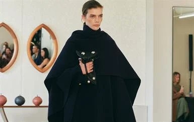 Altuzarra خريف وشتاء 2025 رسالة حب للمرأة القوية والرومانسية