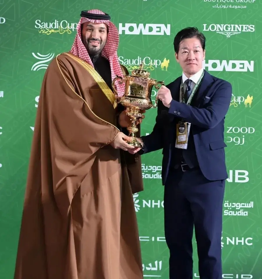 #ولي_العهد الأمير محمد بن سلمان يتوج الفائز ب #كأس_السعودية_للفروسية. للتفاصيل: #كأس_السعودية #كأس_السعودية_2025