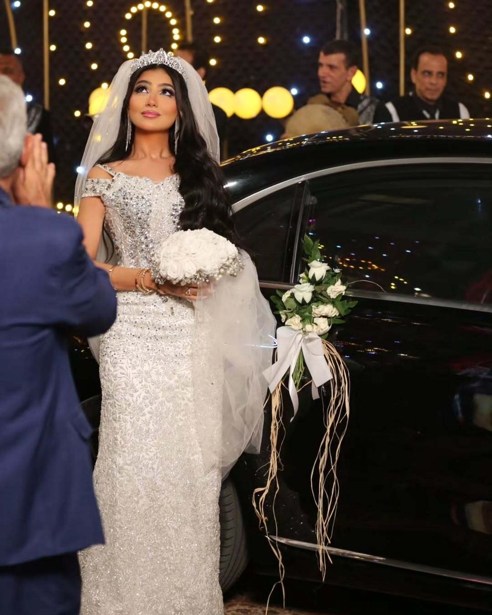 بين فستان زفاف #مي_عمر في مسلسل 'لؤلؤ' عام 2021 ومسلسل #'إش_إش' لهذا العام.. فإليكم تفاصيل إطلالتها العرائسية #مسلسلات_رمضان #رمضان #رمضان_يجمعنا #رمضان_2025 #رمضان٢٠٢٥ #هي_في_رمضان