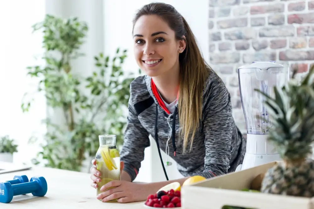 مشروب فعال لتقوية المناعة وإنقاص الوزن: إليكِ مزايا الليمون مع الماء الدافئ #صحة #تغذية #تخسيس #إنقاص_الوزن