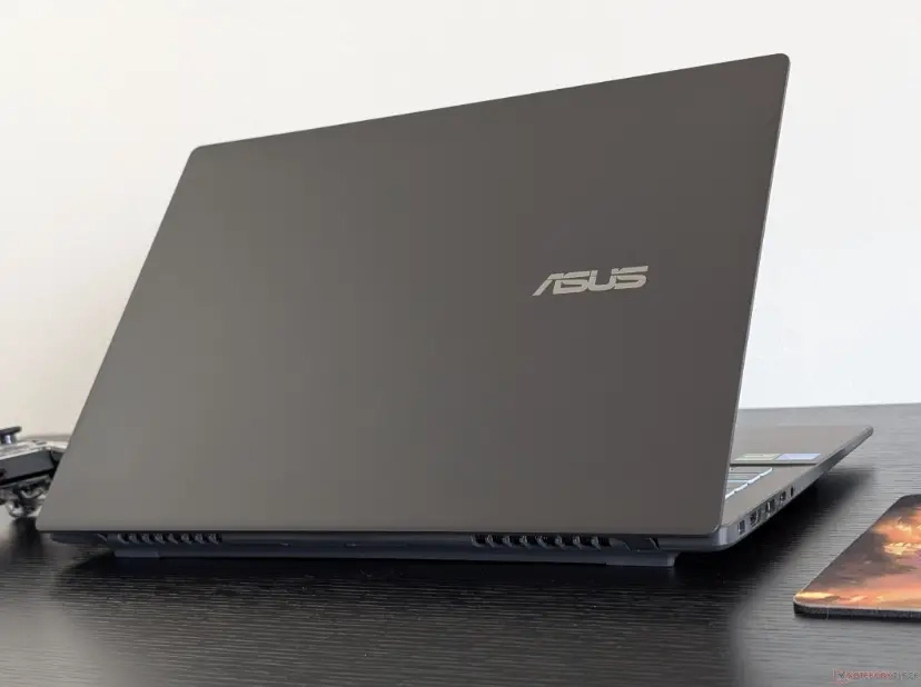 جهاز Asus V16 الجديد يقدم قيمة ممتازة بأقل من 1000 دولار لكن هيكله البلاستيكي مخيب