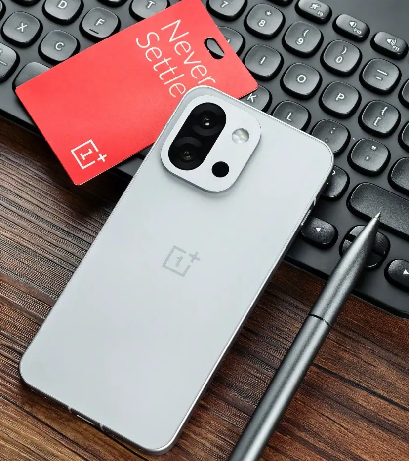 مبيعات OnePlus 13T القوية تؤكد ازدهار الطلب على الهواتف الفاخرة المدمجة